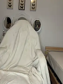 Bellefleurrr - last tipper wins my first fuck dildo vid