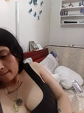 Beautiful_Lady90 - SHHH I'M HIDING IN MY LIVING ROOM 🤭🤫