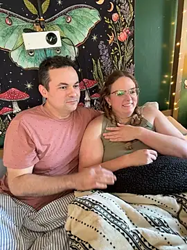Thatcutegirlwtheglasses - he goes down on me