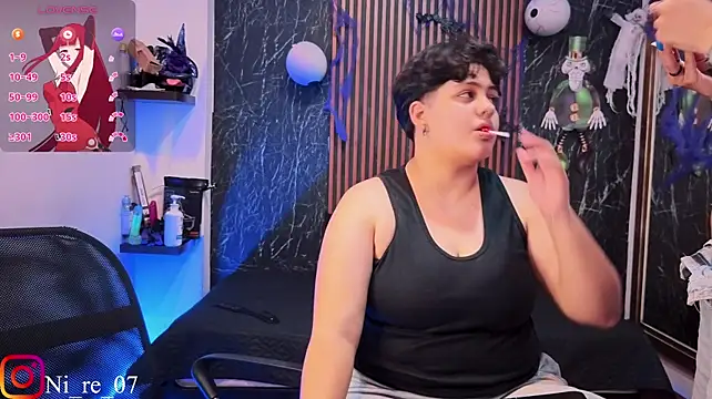 Nico_Blaze22 - play with the dildo on the clitoris