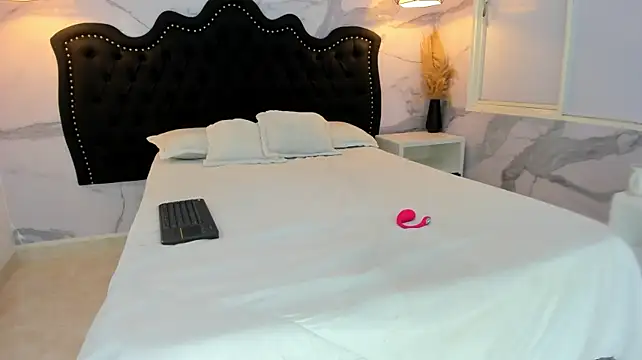 Lena_Amour - Massage ass + oil 🍉💦