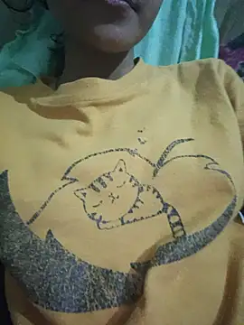 Nandundi - Show pussy in public