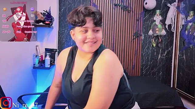 Nico_Blaze22 - play with the dildo on the clitoris