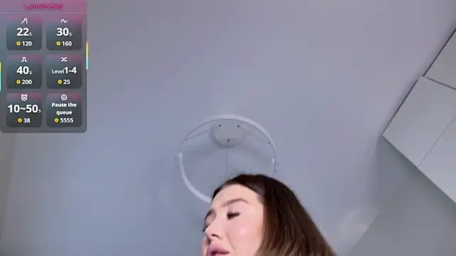 KylieLips - Suck dildo