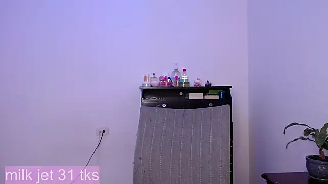 Misskaro - play with milk