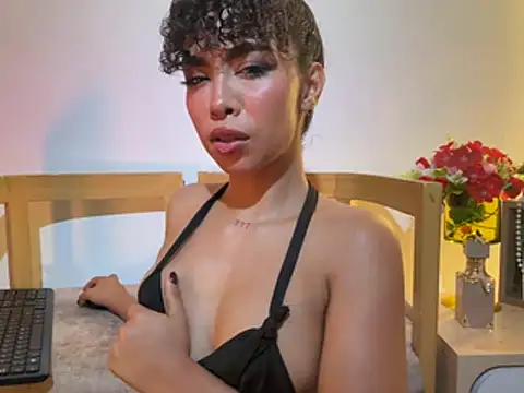 TamaraMontielP - camel toe