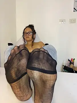 Kattyfeet - I need more wiggles, don't stop