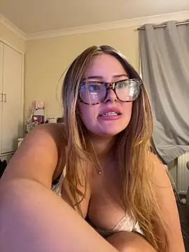 Cherryrosealiee - flash boobs