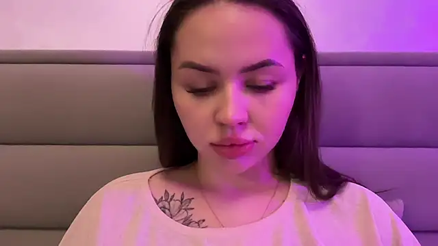 AlmaryKim - show ass + spanks + body + feet