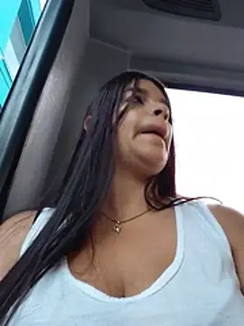 Layla-daring - They suck my tits on the bus