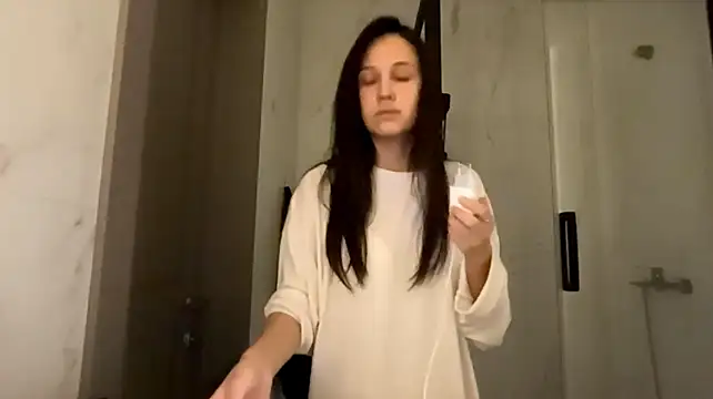 MarinaTuray - FLASH MY BOOBS 1 min