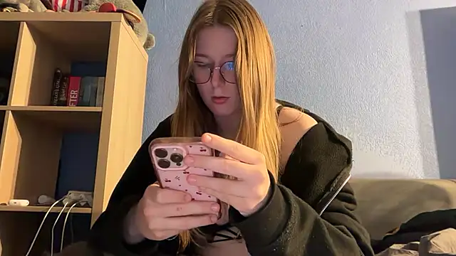 Thepretiestgirlhere - frottage du clitoris 😽