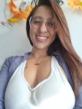 VALERY-94 - Remover bra in public