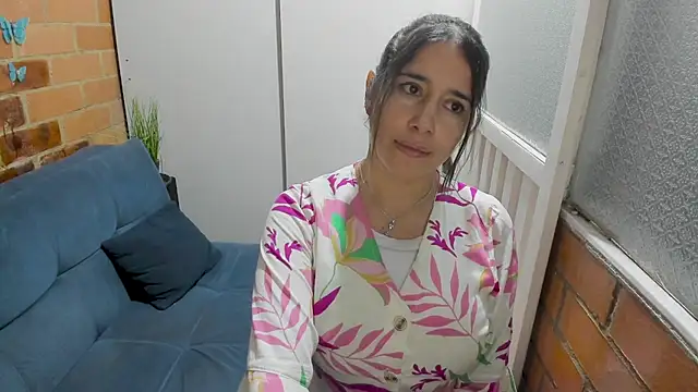 Penelope47 - naked dance and oil