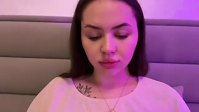 AlmaryKim - show ass + spanks + body + feet