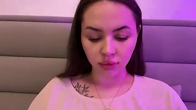 AlmaryKim - show ass + spanks + body + feet