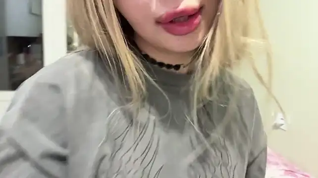 Miafruit - Show my bra+licl lips