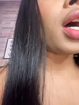 EmmaExoticaXXX - TWERKING AND SPANK ASS + OIL