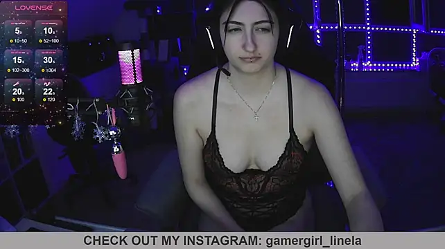 Gamergirl-Linela - LT Gets Oil On Boobs Video
