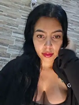 Luianna - Turn me on and make my nipples hard