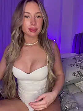 SexySaraxxoo - Naked 10 mins 😍