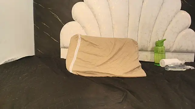 Kissme_luna - 4 finger deep in my sexy pussy