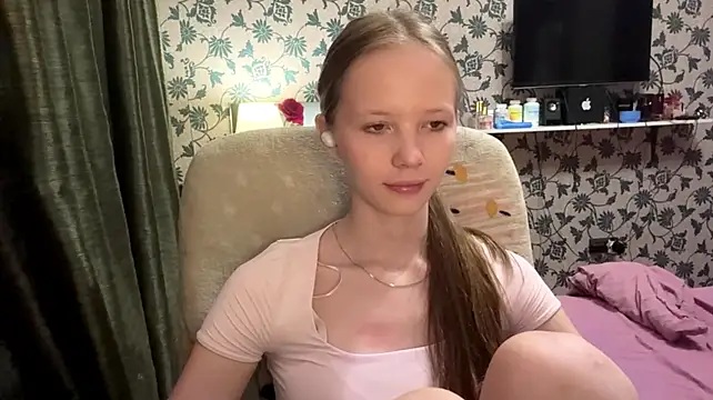 DionnaStrech - Lets lick the camera to show my tongue