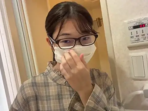 Tsumugi_tsumu - スカート脱いでパンツ見せ❤︎