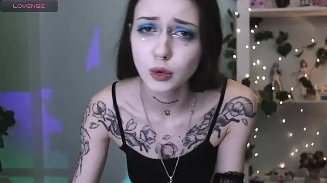 Gothickotik - topless teasing