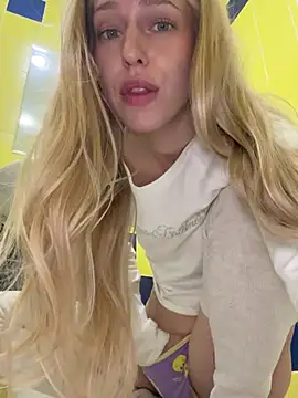Kira_mia - make my pussy wet in public wc