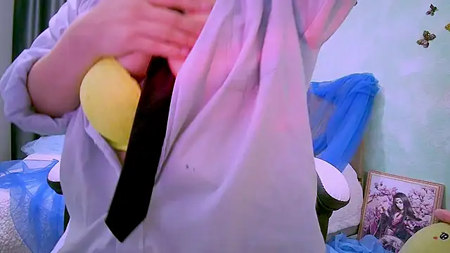 Akemilun - Play with nipples