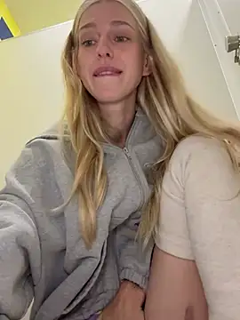 Kira_mia - take off shorts&put them in sink