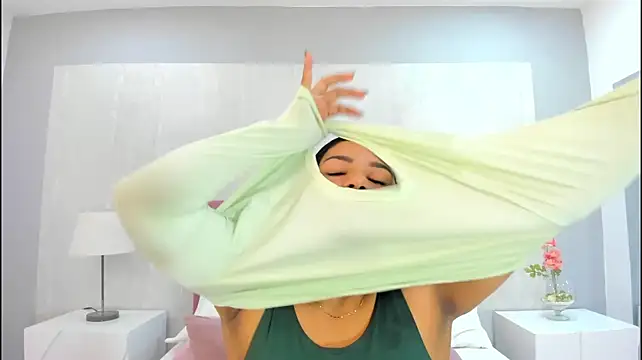 SienaWild - An ice cube for the nipple🧊