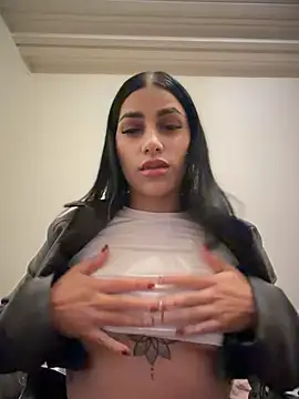 AlannaEvons - Tits Out + Spank In Public 🍒😈