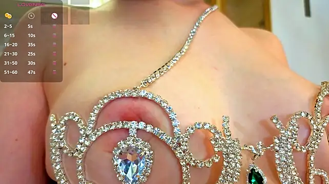 Linda_ada11 - play with naked boobs