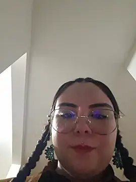Julieth85_ - Massage boobs lotion +eyes contact 💦