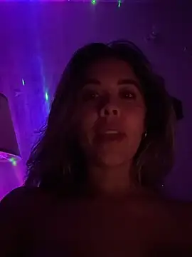 Emilia_Bakerr - Emi feliz noche