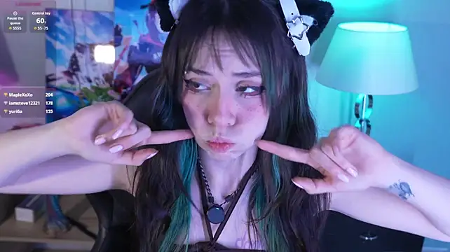 Kitticam - Spit my feet + suck it 💦