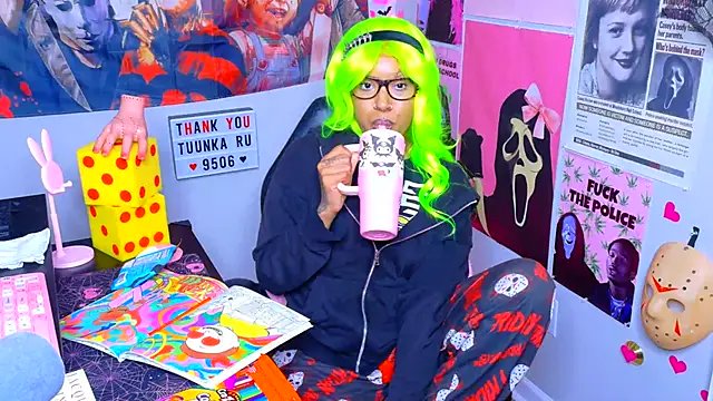 Spookiebaddie - naked😇 +oil!