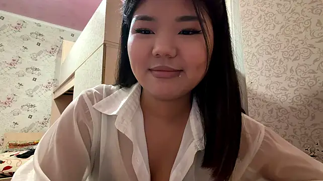 JohannaMickiewicz - Massage my boobs under bra
