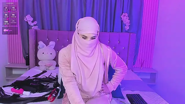 Nayla-Mouna - mastubatin pussy fingery show