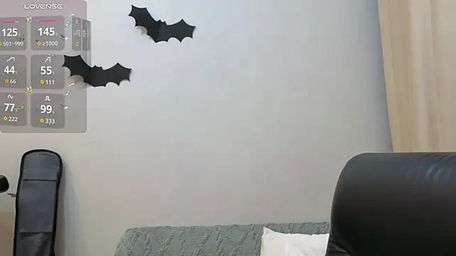 LoriYates - get naked and masturbate