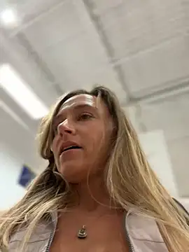 Lunagirl13 - Bra only under jacket 😻😈🤭