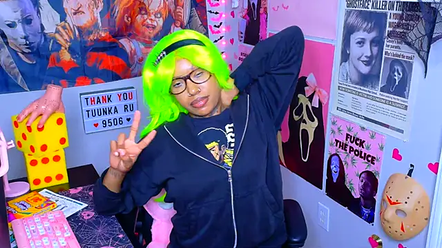 Spookiebaddie - naked😇 +oil!