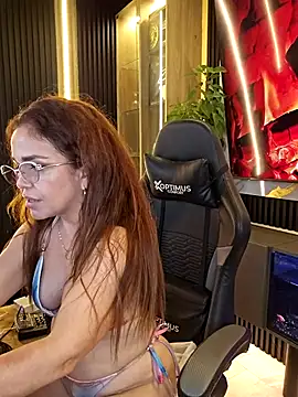 Ariana_Wayne - Make my pussy really wet