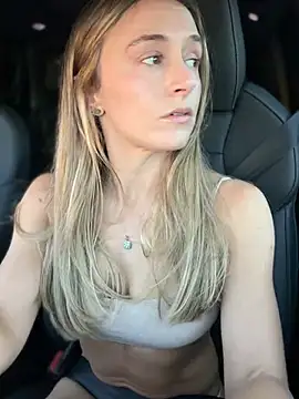 Lunagirl13 - Bra only under jacket 😻😈🤭