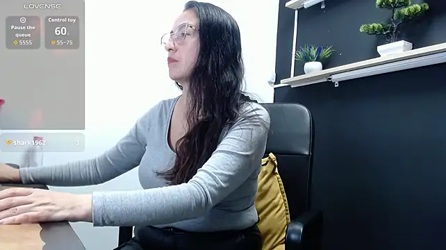 Lauryn_Jones - FLASH MY TITS