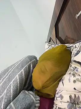 Miss_kanika76 - Boobs oil show