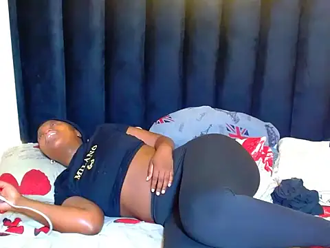 SweetSavage18 - 💦Wanna tickle my Kitty...huh🔥🍑