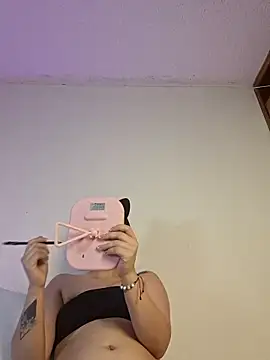 _AmaiaS_ - Take off panty + show pussy